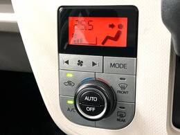 【オートエアコン】一度お好みの温度に設定すれば、車内の温度を検知し風量や温度を自動で調整。暑い…寒い…と何度もスイッチ操作をする必要はありません。快適な車内空間には必須の機能ですね♪
