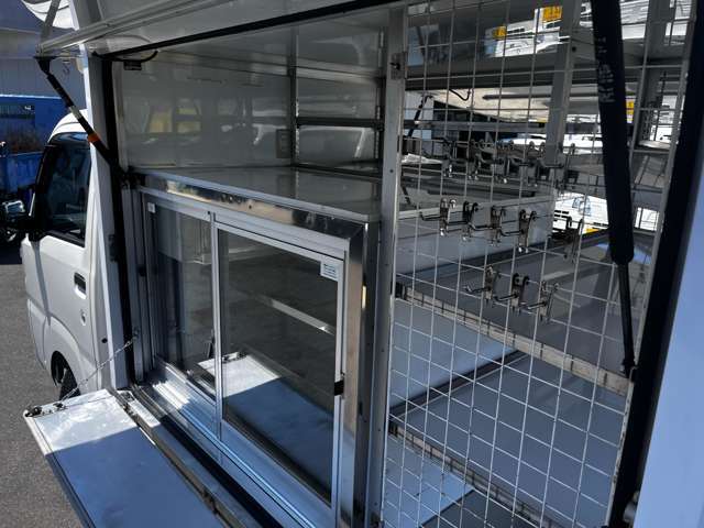 全国のオークション会場で毎週買い付けを行っております！！ご希望のお車が店頭にない場合はお探し致しますので御相談下さい！