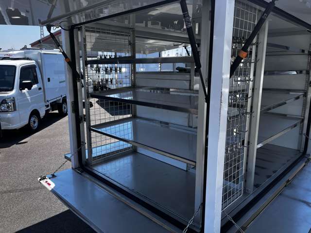 提携整備工場で点検・整備可能です！冷凍機等に関しても提携専門の業者にて点検・修理が可能です！定期点検・シーズンイン点検・その他各種整備に関しましてもお気軽に御相談下さい！