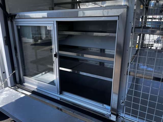 当店在庫ベースから移動販売車・キッチンカー作成承っております。専門業者との連携もございます。保健所に対応する設備のご相談等も専門スタッフが承ります。実績多数ございます！ぜひご相談下さい！