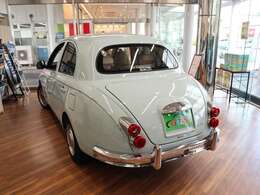 雨の日でもゆっくりお車ご覧いただけます