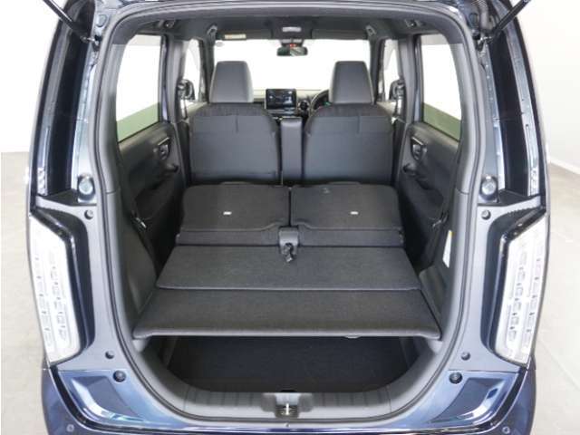 リアシートを使用しない時は倒せば更に広々ラゲッジスペースの出来上がりです、たくさんの荷物が積み込み可能です！