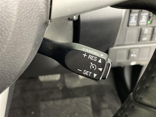 【クルーズコントロール】高速道路や自動車専用道路を走行中にドライバーが設定した速度で、アクセルペダルを踏まなくても、一定の車速で走行してくれます！