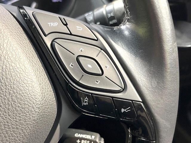 【レーダークルーズコントロール】高速道路での長距離走行が楽に！！自動で速度を保つクルーズコントロールが、衝突軽減システムと連携し、前方の車両を感知して車間を保つように速度調節してくれます！！