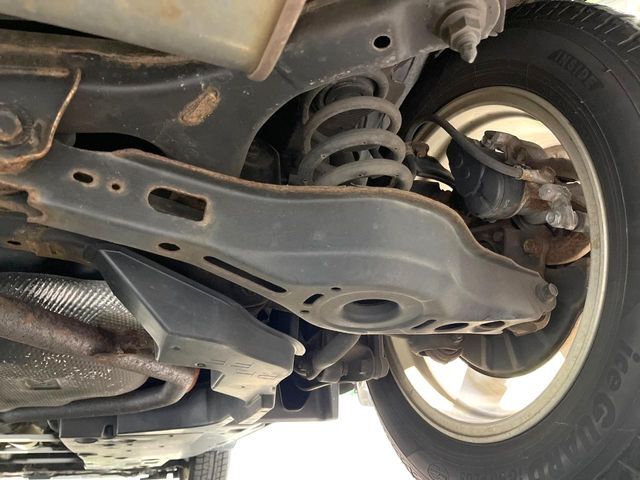 お車を安心してお乗りいただく為には、足回りの定期点検が欠かせません。サービスサポート（有償保証）では無料点検もご提供しており、安心のカーライフをお過ごしいただけるサポート体制が整っています。