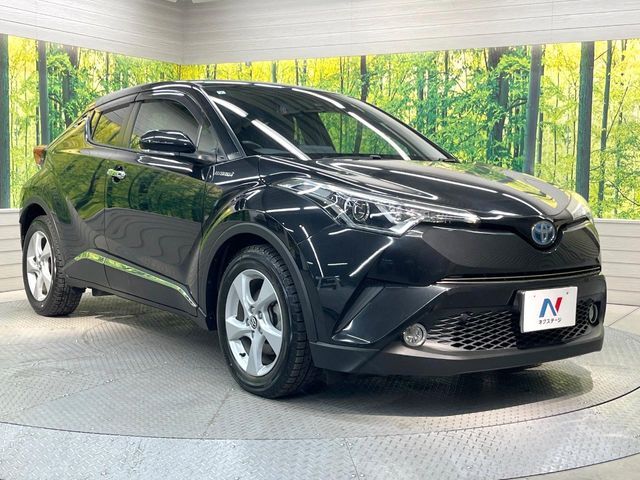 高透明度のガラス皮膜で撥水はもちろん、上質なツヤ・光沢を実現。紫外線や酸性雨から大切な愛車を保護し、色あせ・劣化を防止。「弾スプラッシュコート」、「弾プリミッサコート」からお選びいただけます。