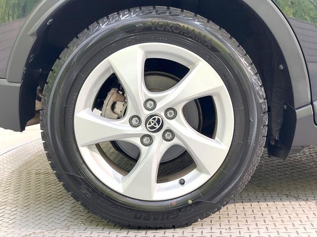 【純正17インチアルミホイール】外観にマッチした純正アルミホイールを装着しております。各種社外アルミホイールや、スタッドレスタイヤも取扱いしております。是非ご相談ください♪