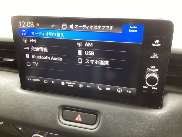 ナビゲーションはホンダコネクトディスプレイが装着されております。AM、FM、フルセグTV、Bluetoothがご使用いただけます。初めて訪れた場所でも道に迷わず安心ですね！