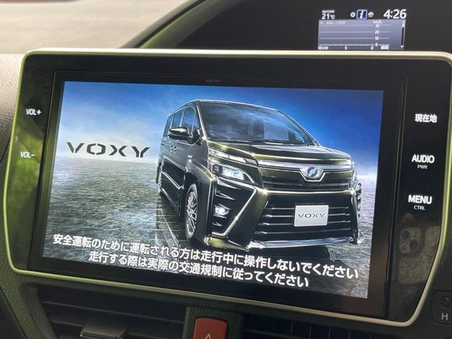 【大画面純正10型ナビ】人気の大型10インチナビを装備。存在感のある大画面はインパクト大！ナビ利用時のマップ表示は見やすく、テレビやDVDは臨場感がアップ！いつものドライブがグッと楽しくなります♪