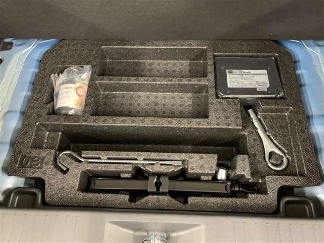 もしもの時に安心な工具やジャッキ、パンク修理キット搭載