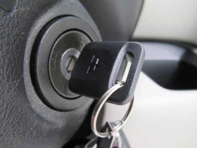 ダイハツのお店では、ダイハツ車を知り尽くしたプロフェッショナルが、専用の診断機器を使って各システムを点検しております。