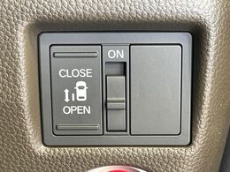 【パワースライドドア】スマートキーや運転席のスイッチでスライドドアの開閉が可能♪電動だから力を入れてドアを開ける必要が無く、小さいお子様でも、重い荷物を持っている時もラクに開け閉めできます♪