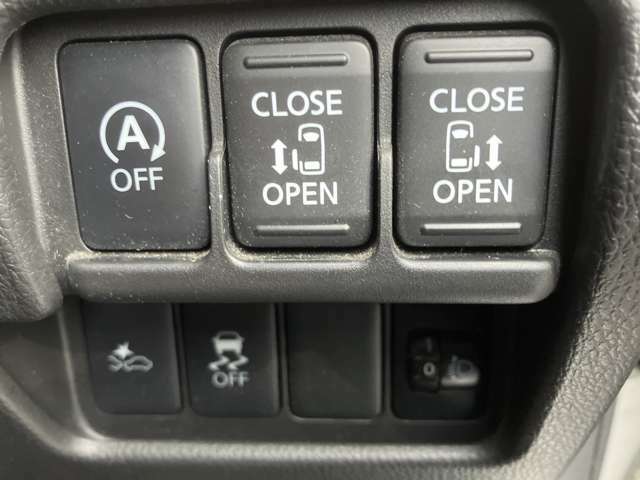 両側オートスライドドアです！インテリジェントキーや運転席のスイッチで簡単にドアの開閉ができるので、とても便利な装備です♪