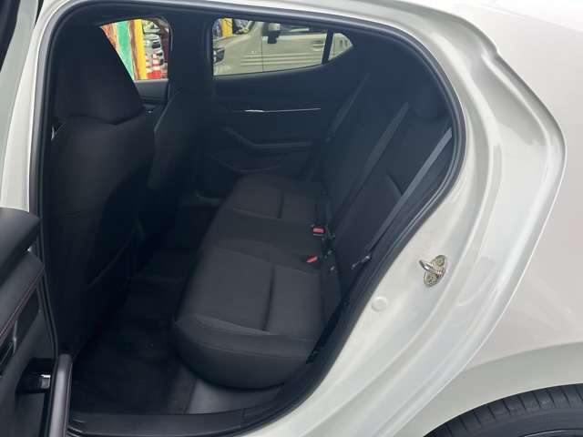 ★5年間新車保障★初度登録から5年間の新車保証が含まれています。長期間、安心してお乗り頂けます！保障費用は支払総額に含まれています！遠方のお客様は保証継承後、お近くのディーラーにて保証が受けられます！