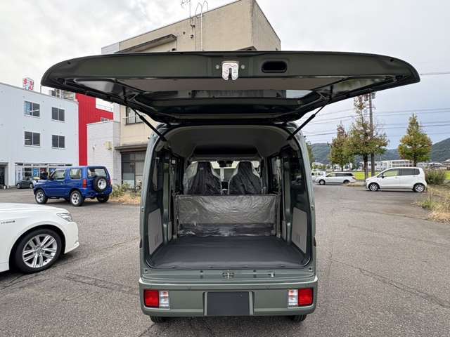 自社整備工場を完備しておりますので、整備・車検・修理などアフターサービスもお任せ下さい。お客様が充実したカーライフをおくれるよう全力でサポートいたします。