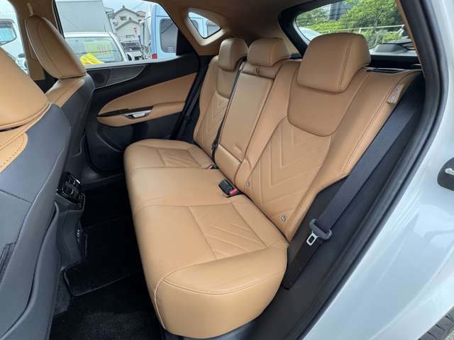 ご不明点など車両詳細等も店舗スタッフまでお問い合わせください。通話無料専用フリーダイヤルもご用意しております。0078-6003-457181　ご利用ください。