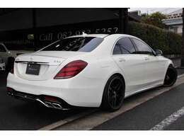 AMG S63後期仕様　Fバンパー/Fグリル/Sステップ/Rディフューザー/マフラーカッター/トランクスポイラー/エンブレム・後期Lookヘッドライト＆シーケンシャルテール AMGロゴ入りレッドキャリパー・20AW・ロワリングKIT