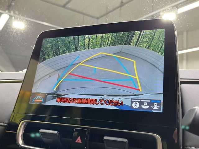 【バックカメラ】駐車時に後方がリアルタイム映像で確認できます。大型商業施設や立体駐車場での駐車時や、夜間のバック時に大活躍！運転スキルに関わらず、今や必須となった装備のひとつです！