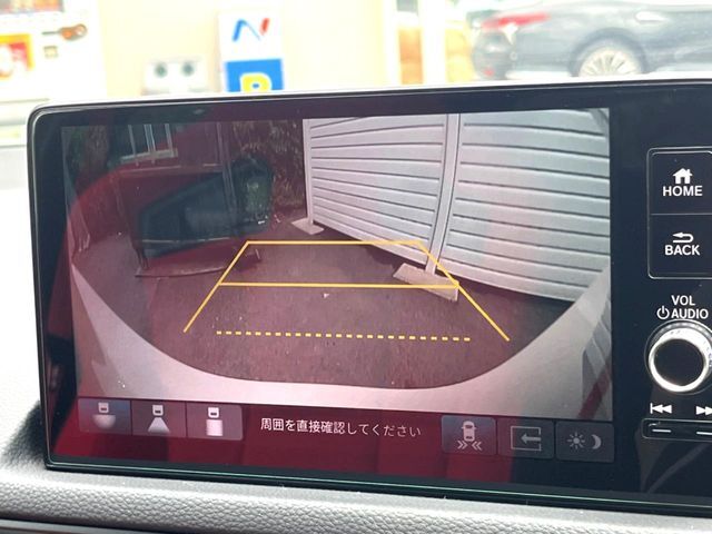 【バックカメラ】駐車時に後方がリアルタイム映像で確認できます。大型商業施設や立体駐車場での駐車時や、夜間のバック時に大活躍！運転スキルに関わらず、今や必須となった装備のひとつです！