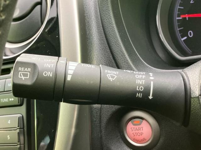 WECARSの展示場では実際に見て、触ってお車をお選びいただけます！知識の豊富な営業スタッフが様々なカーライフをご提案いたします！