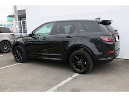 側面に回り込んだテールライトがスタイリッシュなデザインを強調させます。