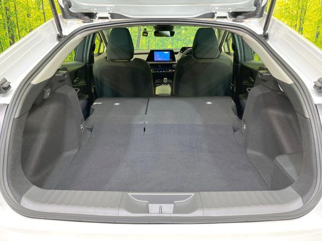 積み下ろしのしやすいデッキにはたっぷりと荷物を積み込んでいただけます。遊びから仕事まで、様々なシーンで頼れます♪