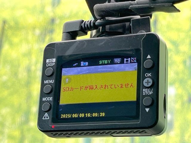 【ドライブレコーダー】安心・安全なカーライフに必須のドライブレコーダーを装備！走行中はもちろん、あおり運転や事故に遭遇した際の状況も映像で記録し、万一のリスクに備えます。