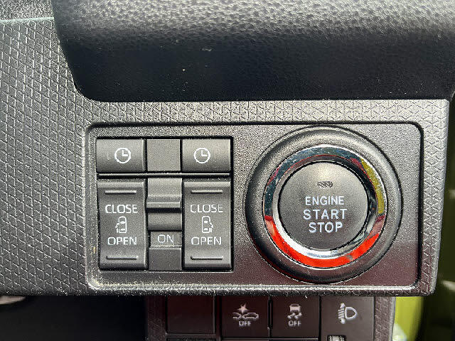 展示場はコーナー別に分かれています。セダン、コンパクトカー、軽スライド、軽ハッチバック等メーカー問わずで展示中！未使用車もございますのでぜひともご来場くださいませ！！