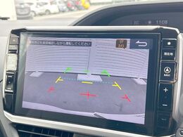 【バックカメラ】駐車時に後方がリアルタイム映像で確認できます。大型商業施設や立体駐車場での駐車時や、夜間のバック時に大活躍！運転スキルに関わらず、今や必須となった装備のひとつです！