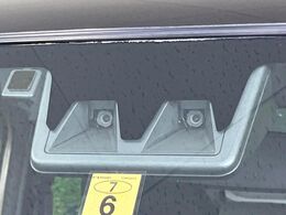【スマートアシスト】走行中に前方の車両等を認識し、衝突しそうな時は警報とブレーキで衝突回避と被害軽減をアシスト。より安全にドライブをお楽しみいただけます。
