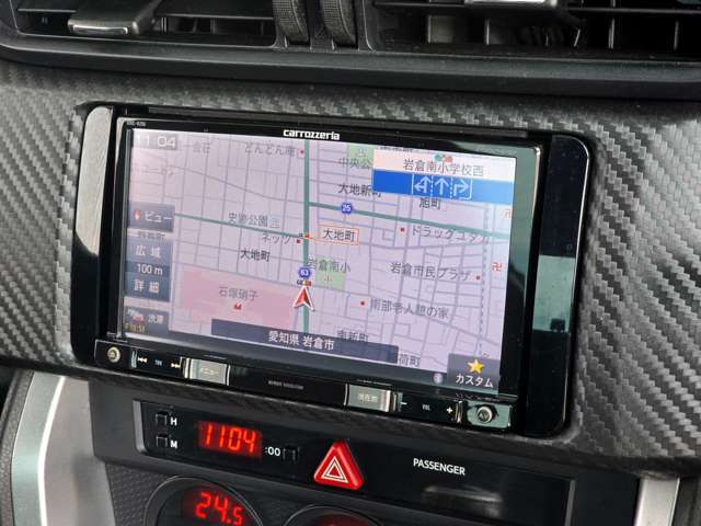カーナビゲーション付きです！今はスマホのMAPアプリなどもあるけど、なんだかんだ言って今のカーナビは多機能で便利♪