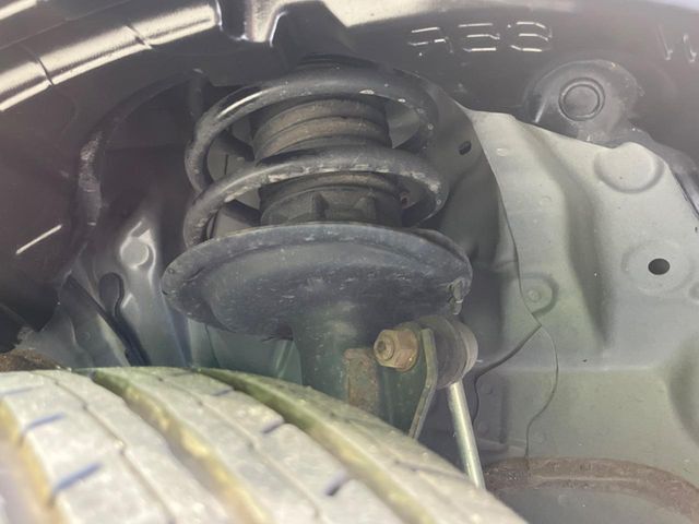 お車を安心してお乗りいただく為には、足回りの定期点検が欠かせません。サービスサポート（有償保証）では無料点検もご提供しており、安心のカーライフをお過ごしいただけるサポート体制が整っています。