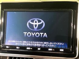 【純正9型ナビ】人気の純正ナビを装備。オーディオ機能も充実しており、Bluetooth接続すればお持ちのスマホやMP3プレイヤーの音楽を再生可能！毎日の運転がさらに楽しくなります！！
