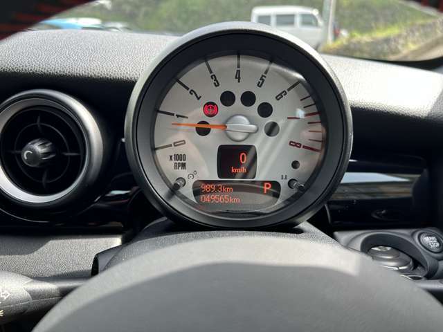 この度は弊社の車両をご覧頂きまして誠にありがとうございます。どうぞ心ゆくまでご覧になられて下さい。