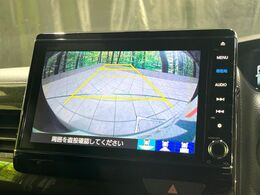 【バックカメラ】駐車時に後方がリアルタイム映像で確認できます。大型商業施設や立体駐車場での駐車時や、夜間のバック時に大活躍！運転スキルに関わらず、今や必須となった装備のひとつです！