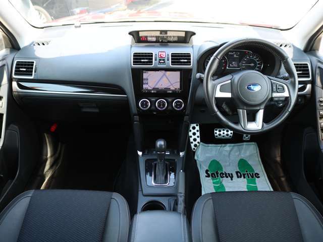 すっきりとしたフォレスターらしいデザインのダッシュ回り！フロントビューの視認性もよく運転しやすいと思います★