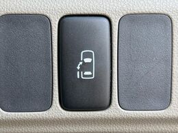 【パワースライドドア】スマートキーや運転席のスイッチでスライドドアの開閉が可能♪電動だから力を入れてドアを開ける必要が無く、小さいお子様でも、重い荷物を持っている時もラクに開け閉めできます♪