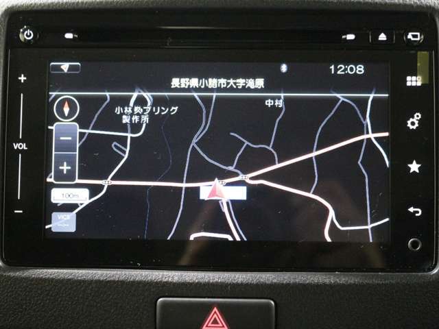 純正メモリーナビ装備。フルセグTV付きです。Bluetooth、USB対応です。DVDも再生できます。