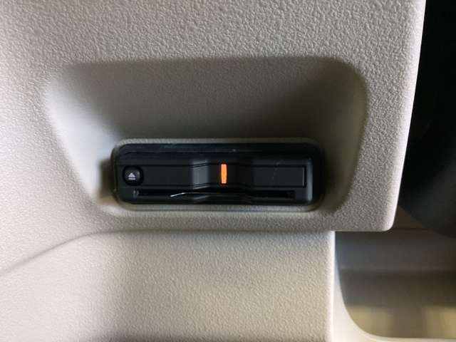 いまや快適なカーライフに欠かせないETCが付いています。