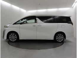 両側パワースライドドア付きだから、狭い駐車スペースなどでの 乗り降りラクラク！小さなお子さまのいるご家庭には嬉しい装備。