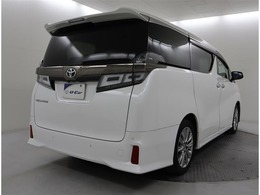 LEDテールライトです。省電力、高輝度のLEDは明るく照らすので夜間運転時の視認性を高めます。スタイリッシュな見た目で細かいところもこだわりたいあなたに！