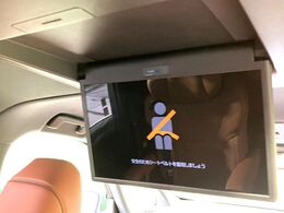 【フリップダウンモニター】大画面モニターで後席でもエンタメをお楽しみいただけます。小さなお子様にも大人気の装備です♪