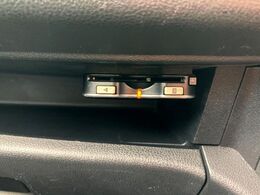 【ETC】高速道路の料金所をストレスなく通過！話題のスポットやサービスエリアに多い「スマートIC」利用時は必須のアイテムです。当店でセットアップを実施、ご納車当日からすぐにご利用いただけます！