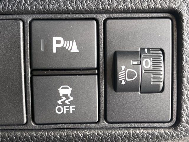 【クリアランスソナー】バンパーに付いたセンサーが障害物を検知！一定の距離に近づくとアラートで教えてくれます♪狭い駐車スペースや車庫入れ時も安心ですね☆