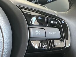 【アダプティブクルーズコントロール】高速道路での長距離走行が楽に！！自動で速度を保つクルーズコントロールが、衝突軽減システムと連携し、前方の車両を感知して車間を保つように速度調節してくれます！！
