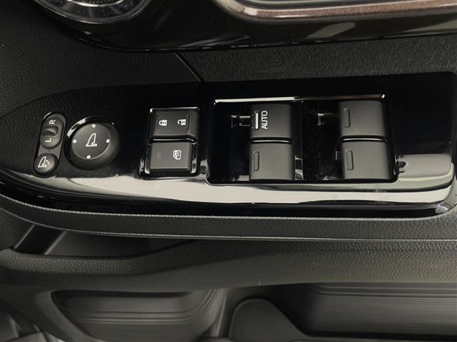 気になる車はお電話やメールで当店にお問い合わせください。なお、お電話での在庫の取り置きはできません。ご来場の際は、商談が重なる事が増えていますので事前に在庫有無をご確認くださいませ。