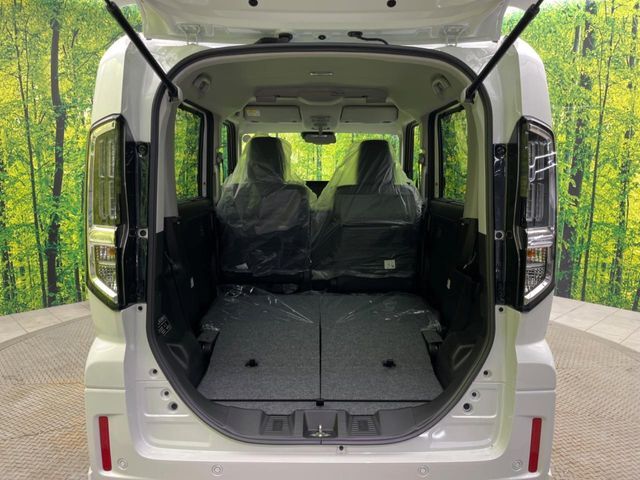 普段のお買い物や通勤、送迎等に十分な荷室スペースを確保しております。セカンドシートを倒すと、大きな荷物の積載も可能です♪