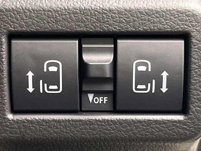 【両側パワースライドドア】スマートキーや運転席のスイッチで後席両側スライドドアの開閉が可能♪電動だから力を入れてドアを開ける必要が無く、小さなお子様でも簡単に開け閉めでき快適です♪