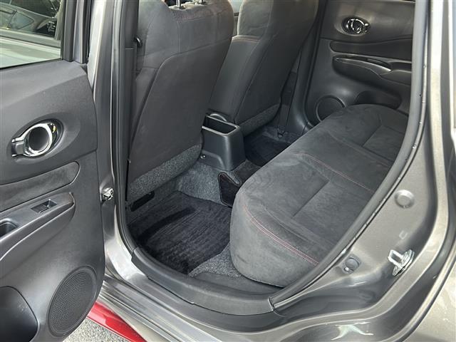 店舗にて現車の確認もいただけますので、お電話で在庫のご確認の上是非ご来店くださいませ。