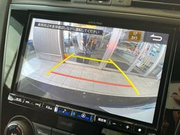 【バックカメラ】駐車時に後方がリアルタイム映像で確認できます。大型商業施設や立体駐車場での駐車時や、夜間のバック時に大活躍！運転スキルに関わらず、今や必須となった装備のひとつです！